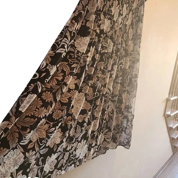 Isaac Mizrahi Live Midi Dress Women Size Small Black Gray Floral Pleated V-Neck - Picture 10 of 10